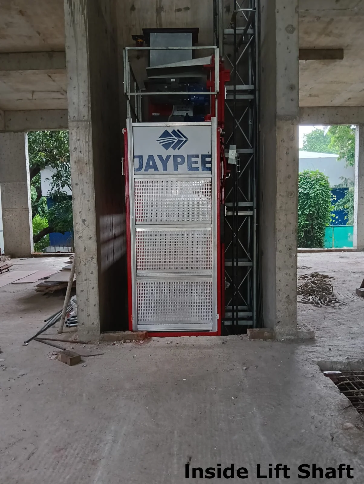 inside_lift_shaft_by_Jaypee